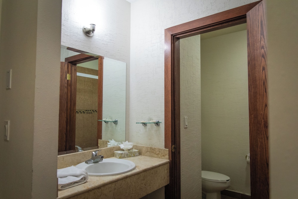 Hotel Conquistador Inn By US Consulate 30/32
