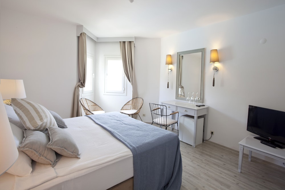 ROOM, DOUBLE BED
