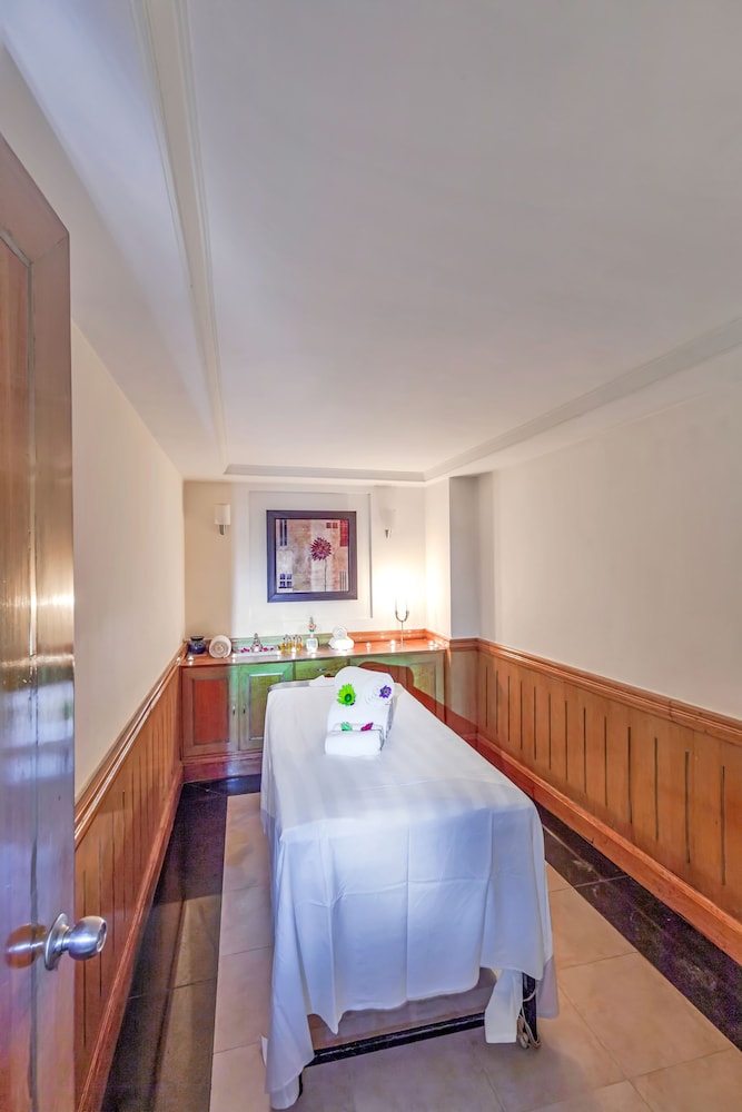 Club Mahindra White Meadows 14/50