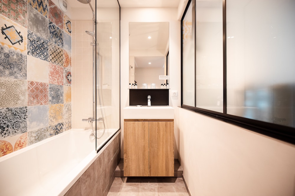 The Originals Boutique, Hotel Maison Montmartre Paris Les Puces 48/48