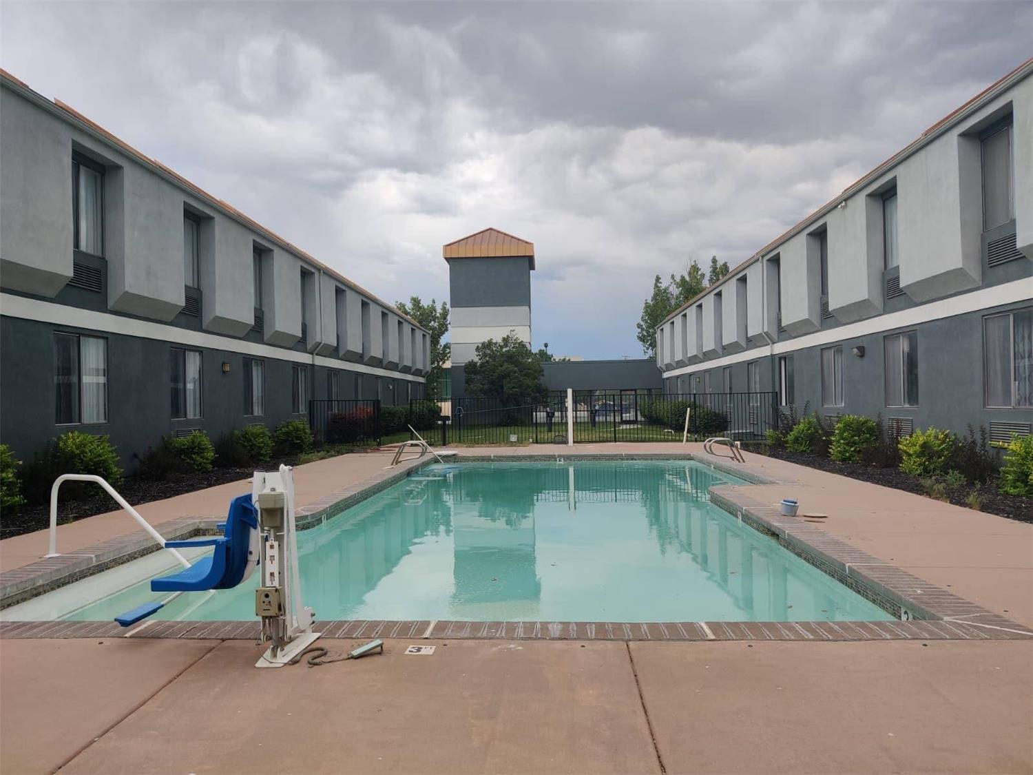 Suburban Studios Salt Lake City Airport 60/61