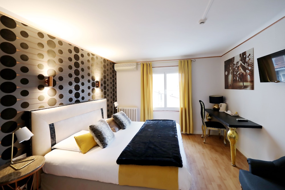 HOTEL LES PASTELIERS 47/65