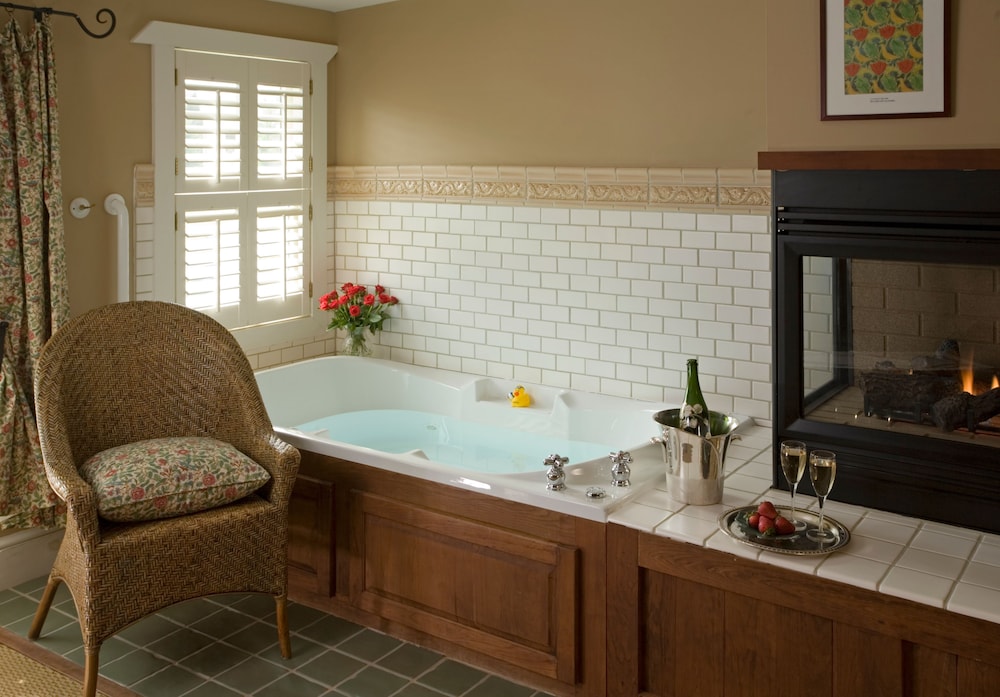Lake Pointe Inn 49/50