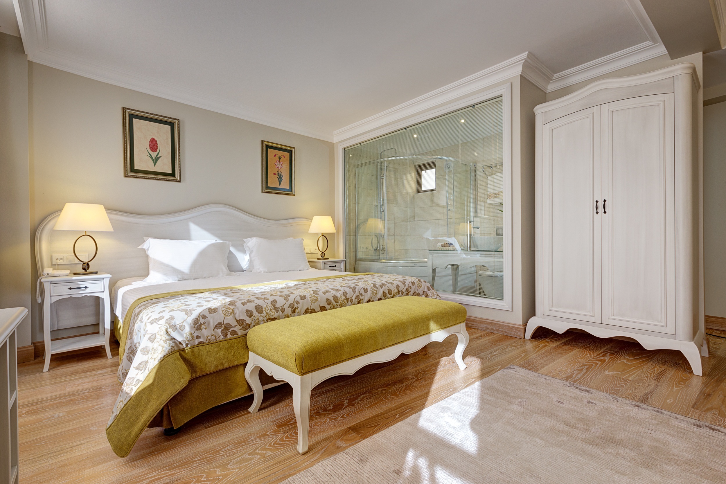 Imperial, Suite