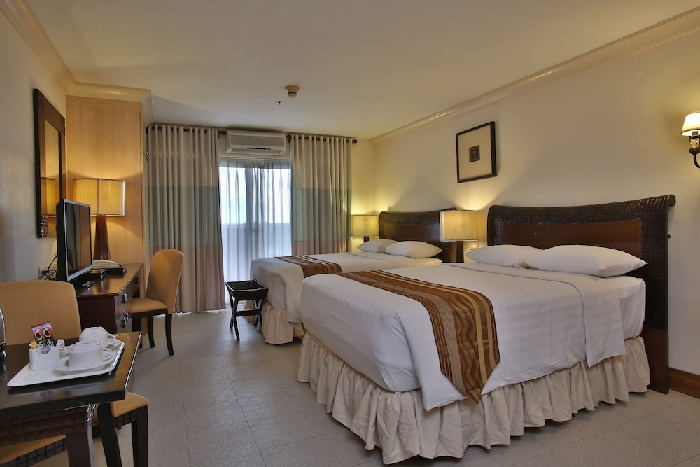 1 Bedroom, Suite, 2 Double Beds, Crown Regency Suites Mactan 5/10