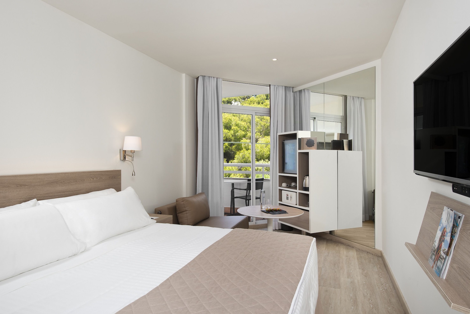 Melia, Guest Room, Queen Bed