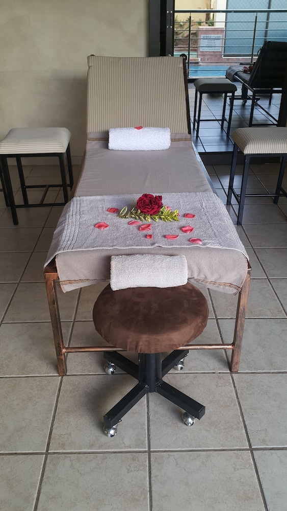 Crystal Rose Lodge and Spa 24/50