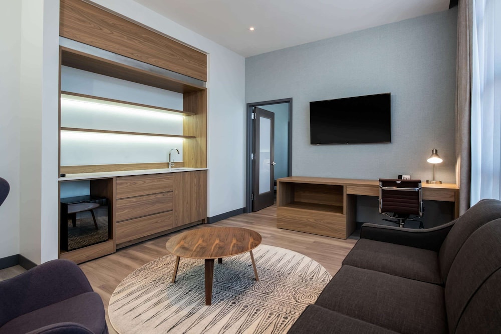 Wingate By Wyndham Long Island City 33/45