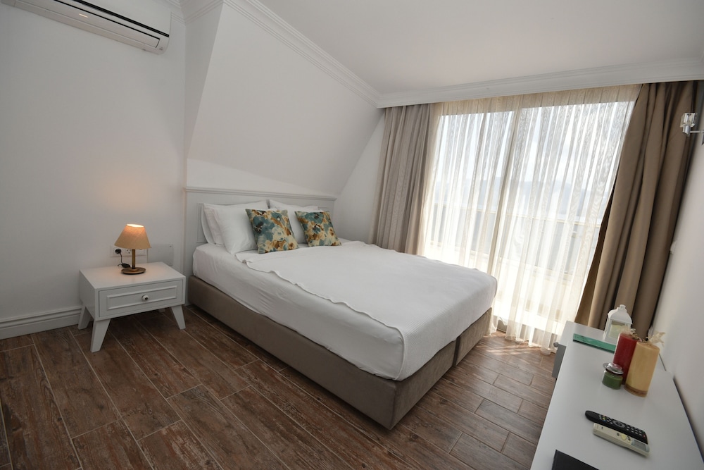 Aurasia Beach Hotel 32/69