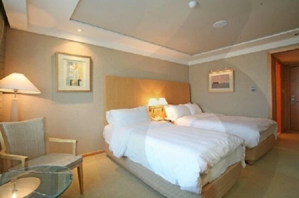 غرفة عائلية بسرير مزدوج وسرير فردي، The Grand Hotel Daegu 2/7