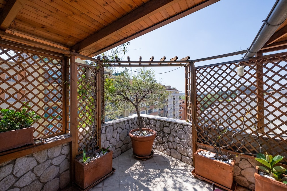 Amazing Penthouse by Caracalla 14/40