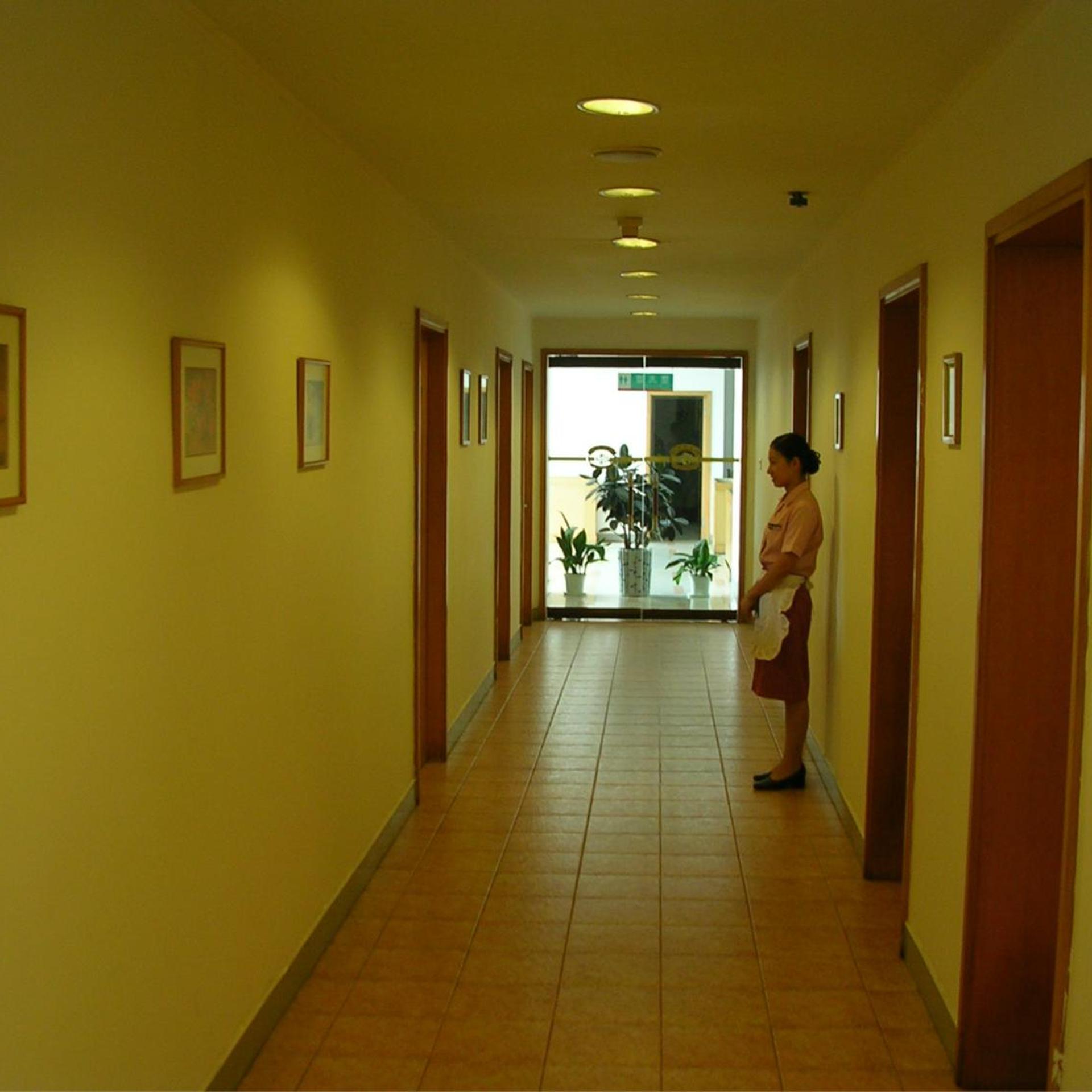 Jinjiang Inn Select (Shenyang North Railway Station Huigong Square) 37/43