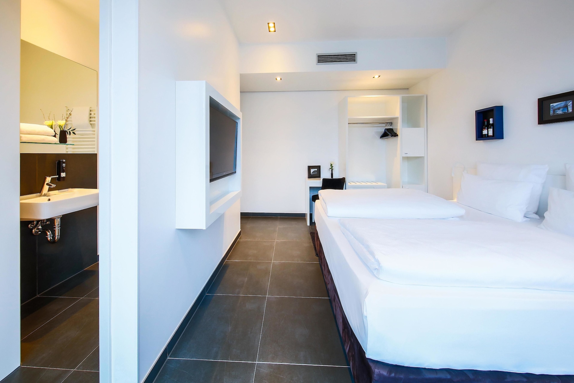 Urban, Roof, Queen Bed