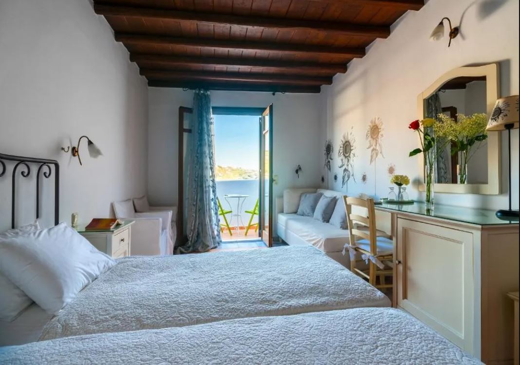 Superior, Double or Twin Bed, Lateral Side Sea View