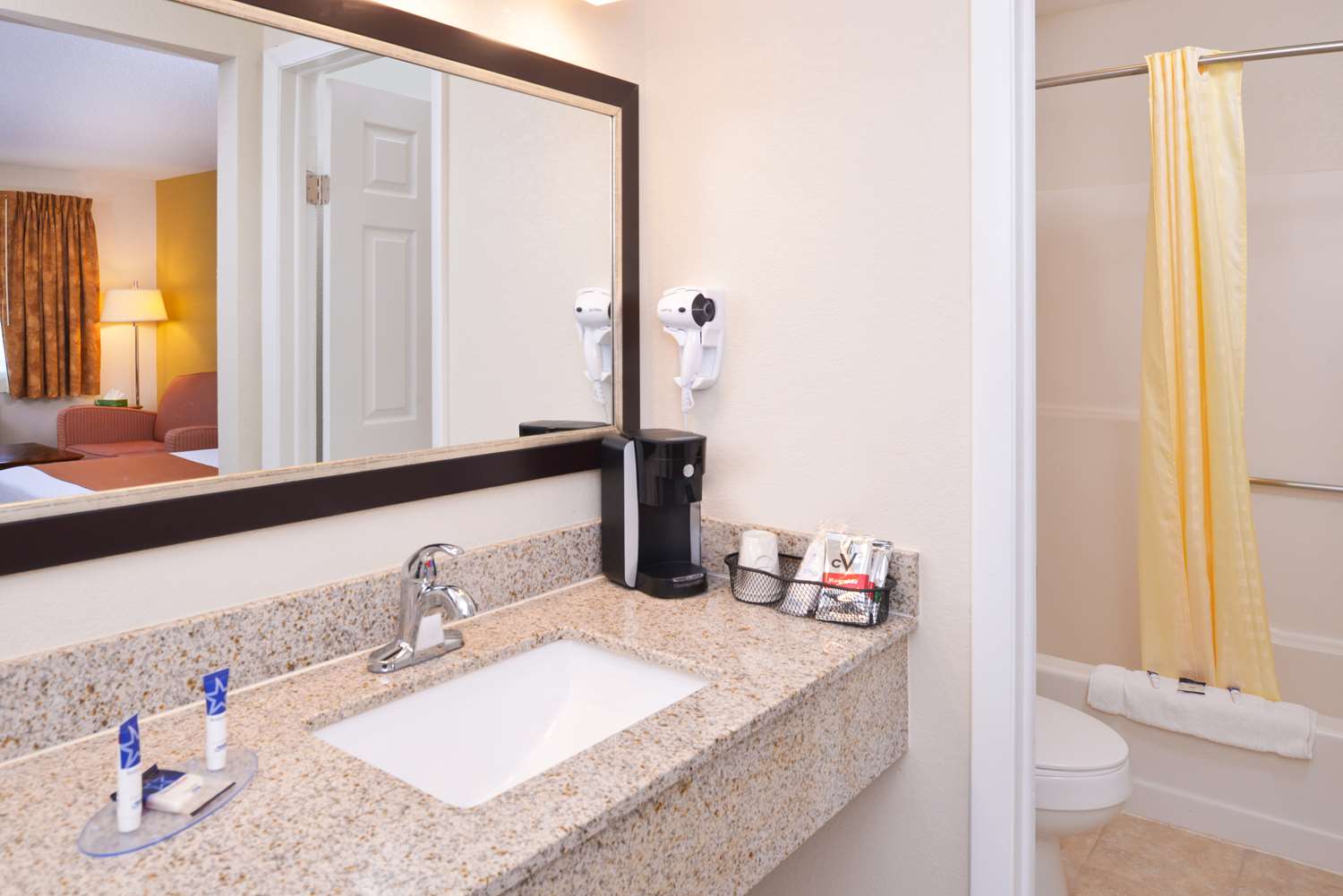 غرفة بسرير كوين، Americas Best Value Inn-Plattsburgh 7/10