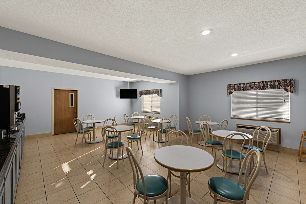Red Lion Inn & Suites Gretna 23/30