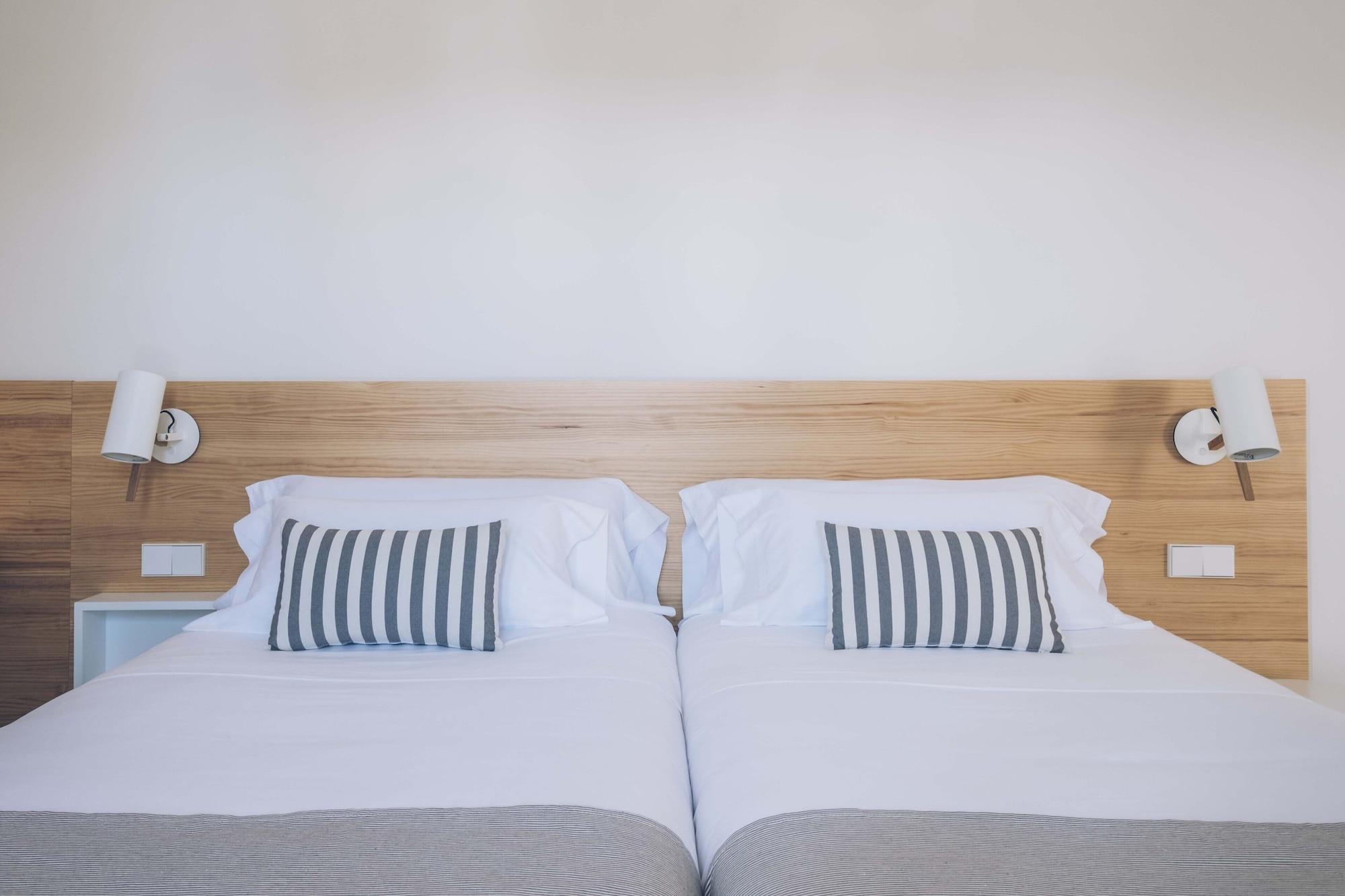 Room, Double Bed, Garden View, Pool Side، AYA Seahotel - Adults Only 3/4
