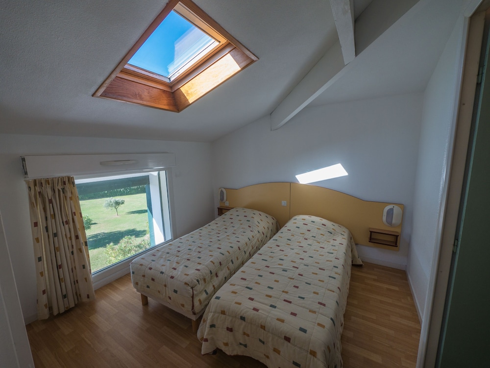 3 BEDROOMS, DUPLEX