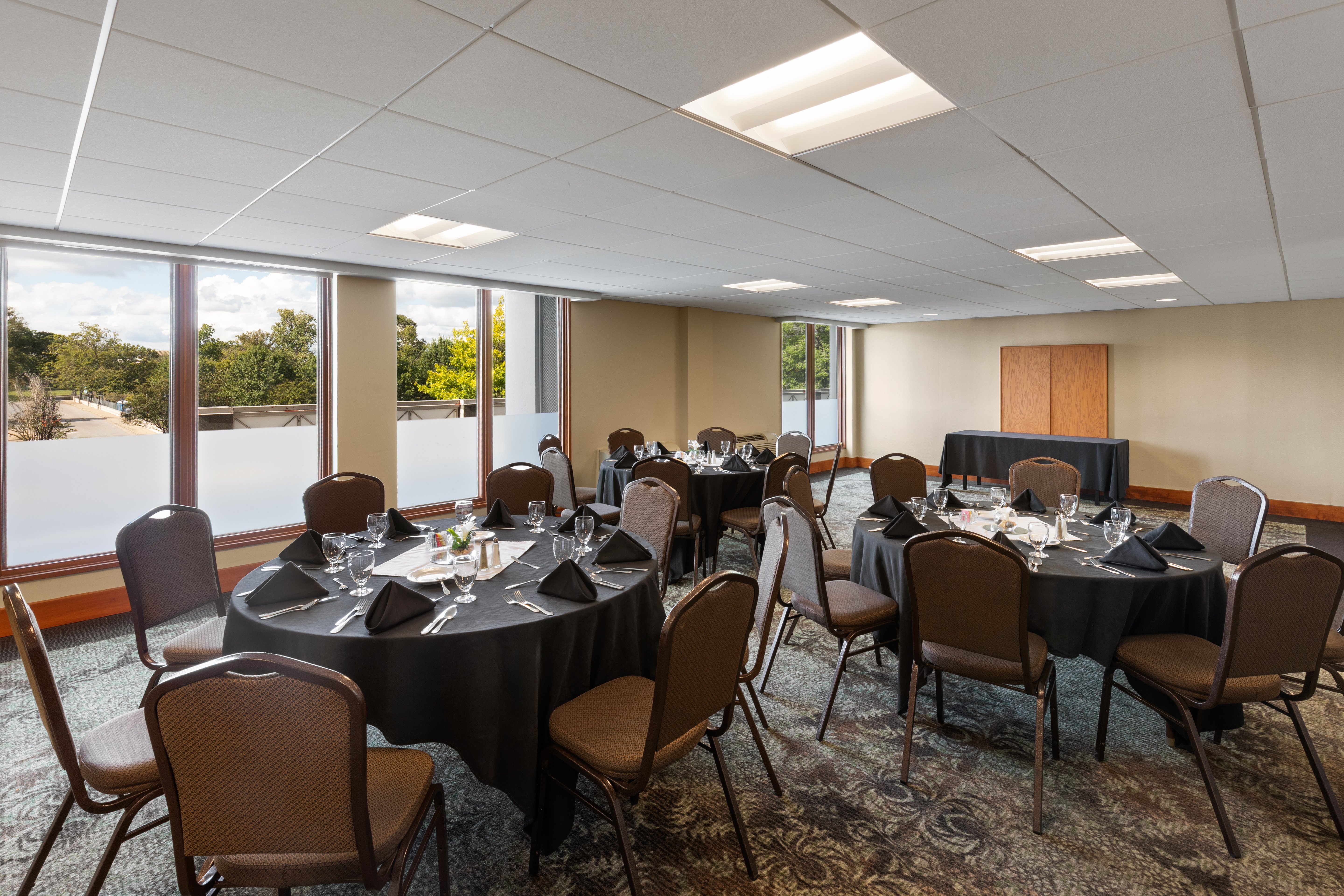 Holiday Inn Nashville-Vanderbilt (Dwtn) 74/82