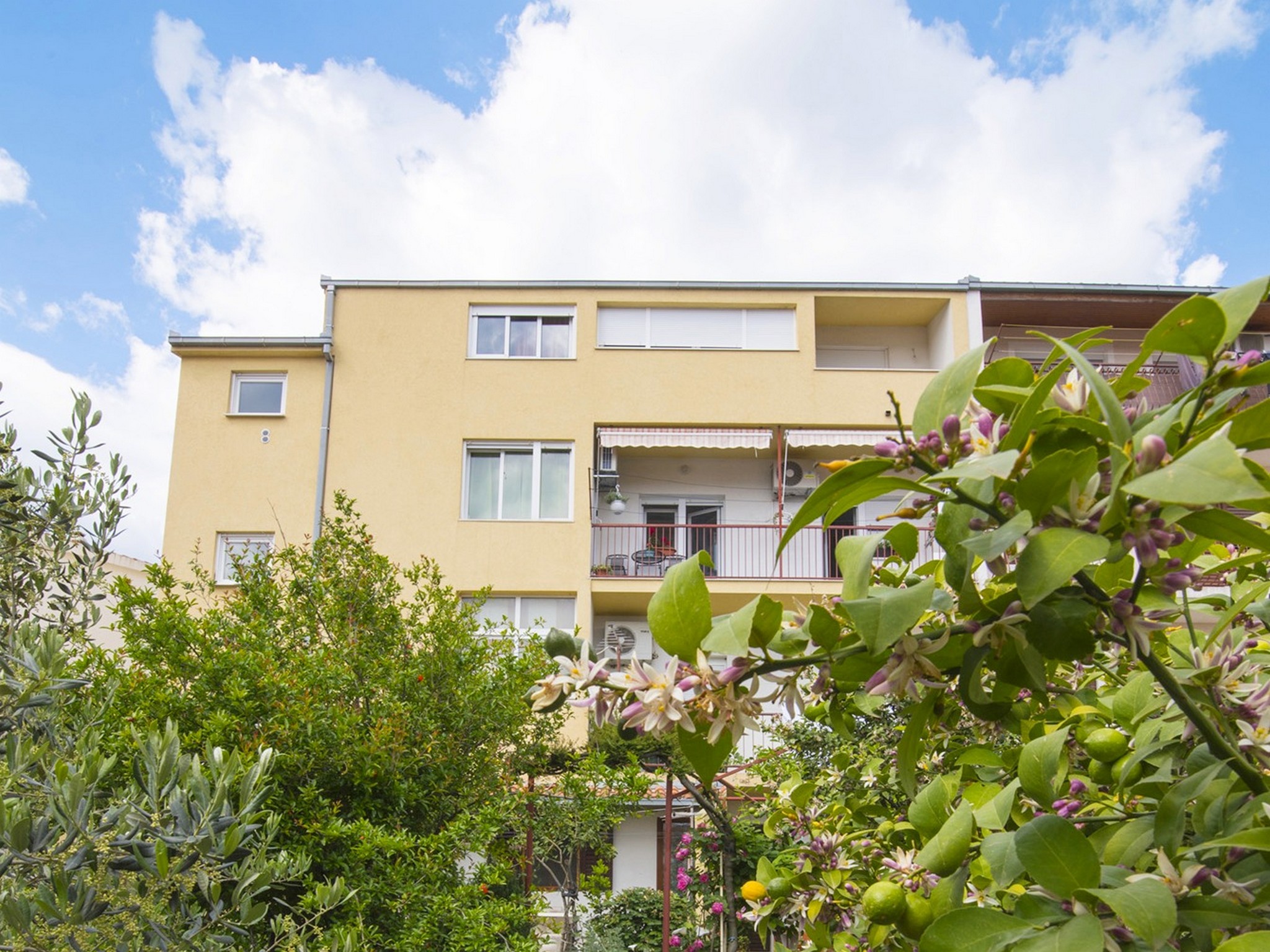 APARTMENTS ISKRA 1/33
