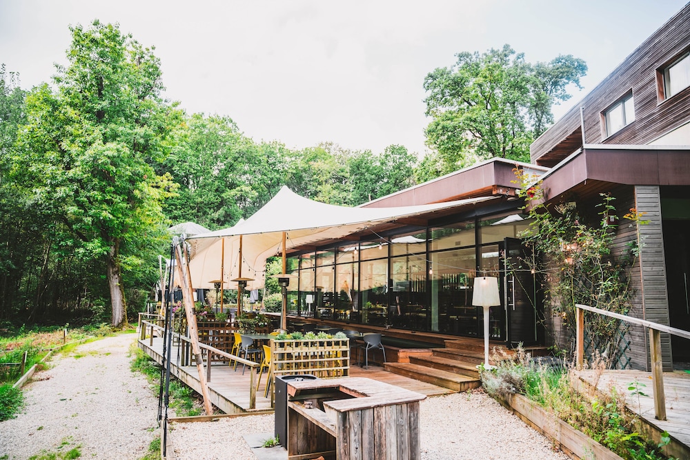 Utopia Hotel in Jurbise