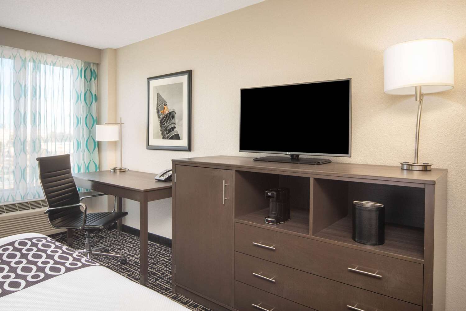 La Quinta Inn & Suites by Wyndham Atlanta Airport North 49/60