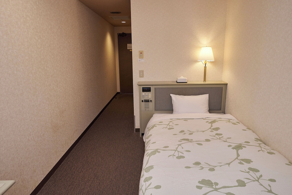 ROOM, SINGLE