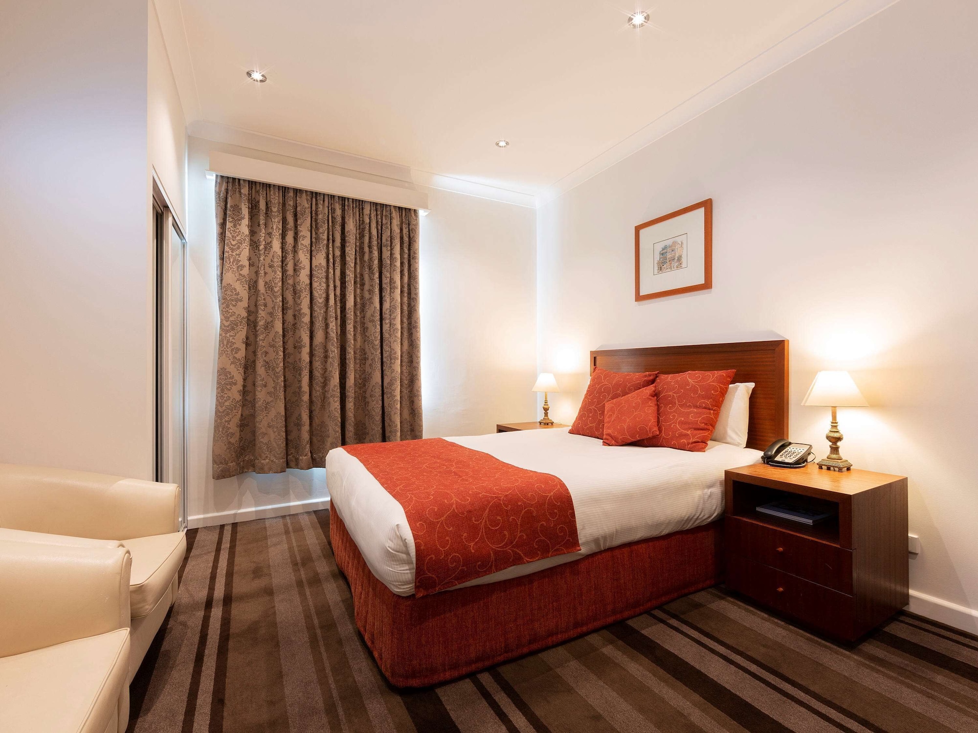STANDARD, QUEEN BED