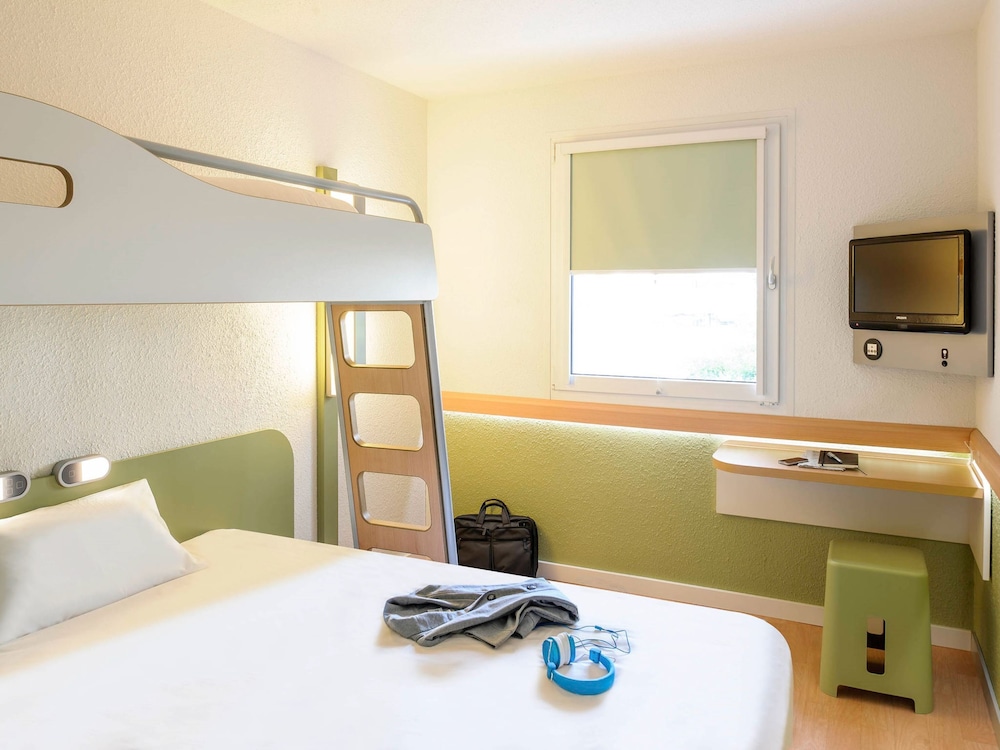 Ibis Budget Newport 12/44