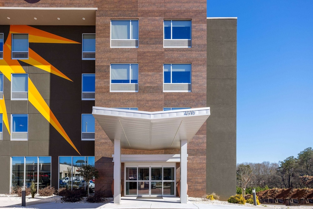 La Quinta Inn & Suites by Wyndham Locust Grove 2/55