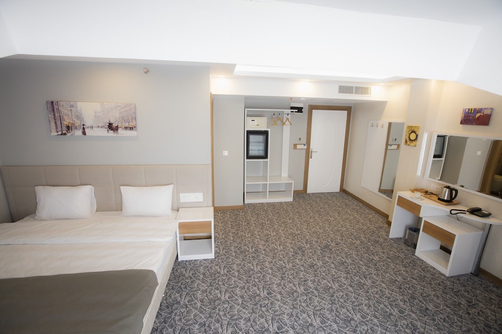 ROYAL INCI AIRPORT HOTEL 35/67