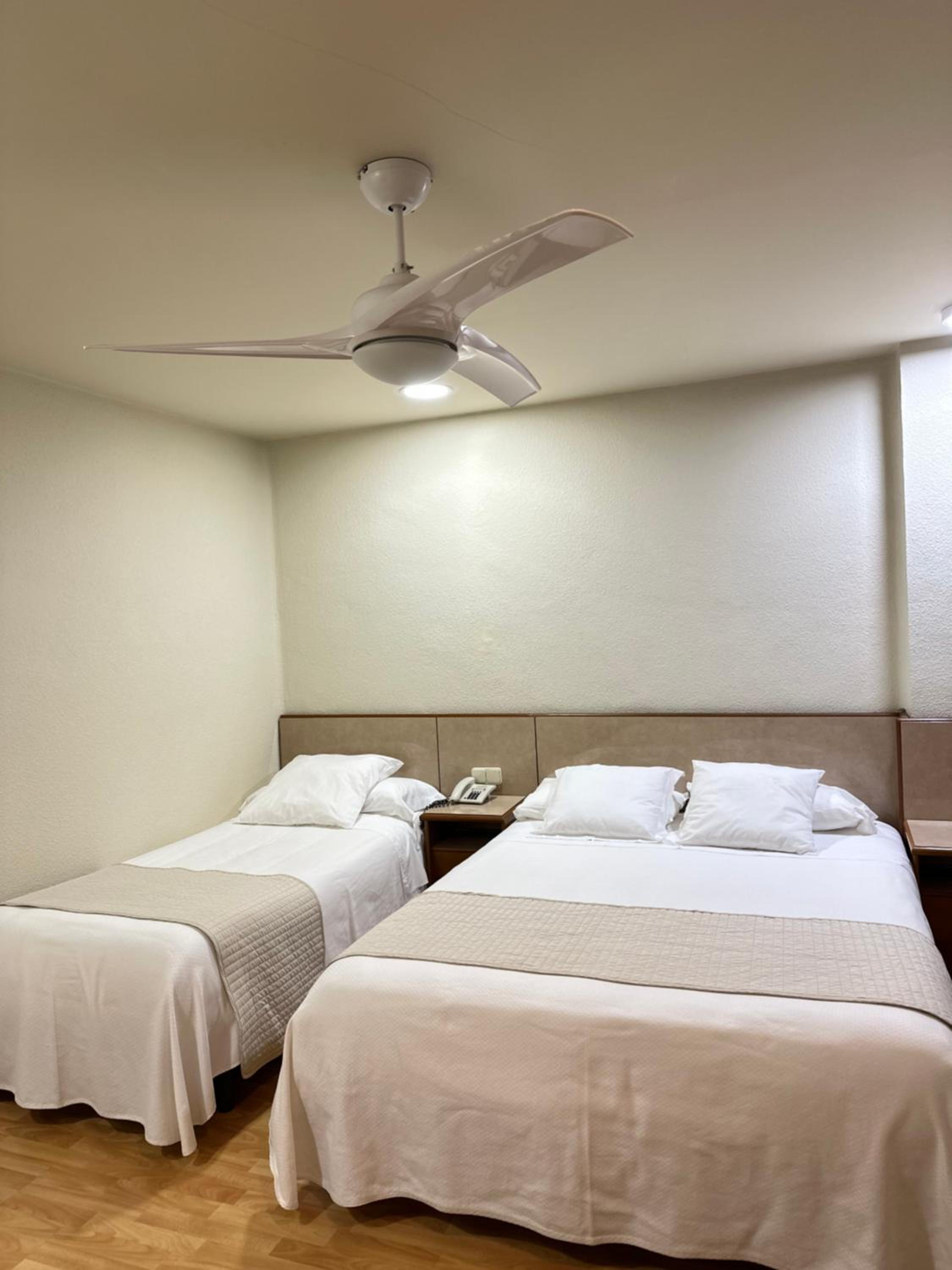 غرفة ثلاثية، Hotel Balaguer 4/8