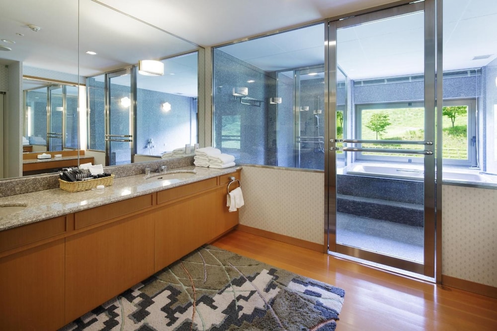 Naspa New Otani Hotel 3/75