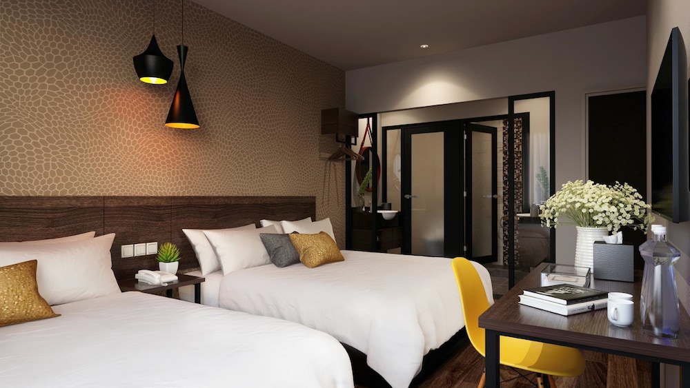 The Square Hotel 35/62