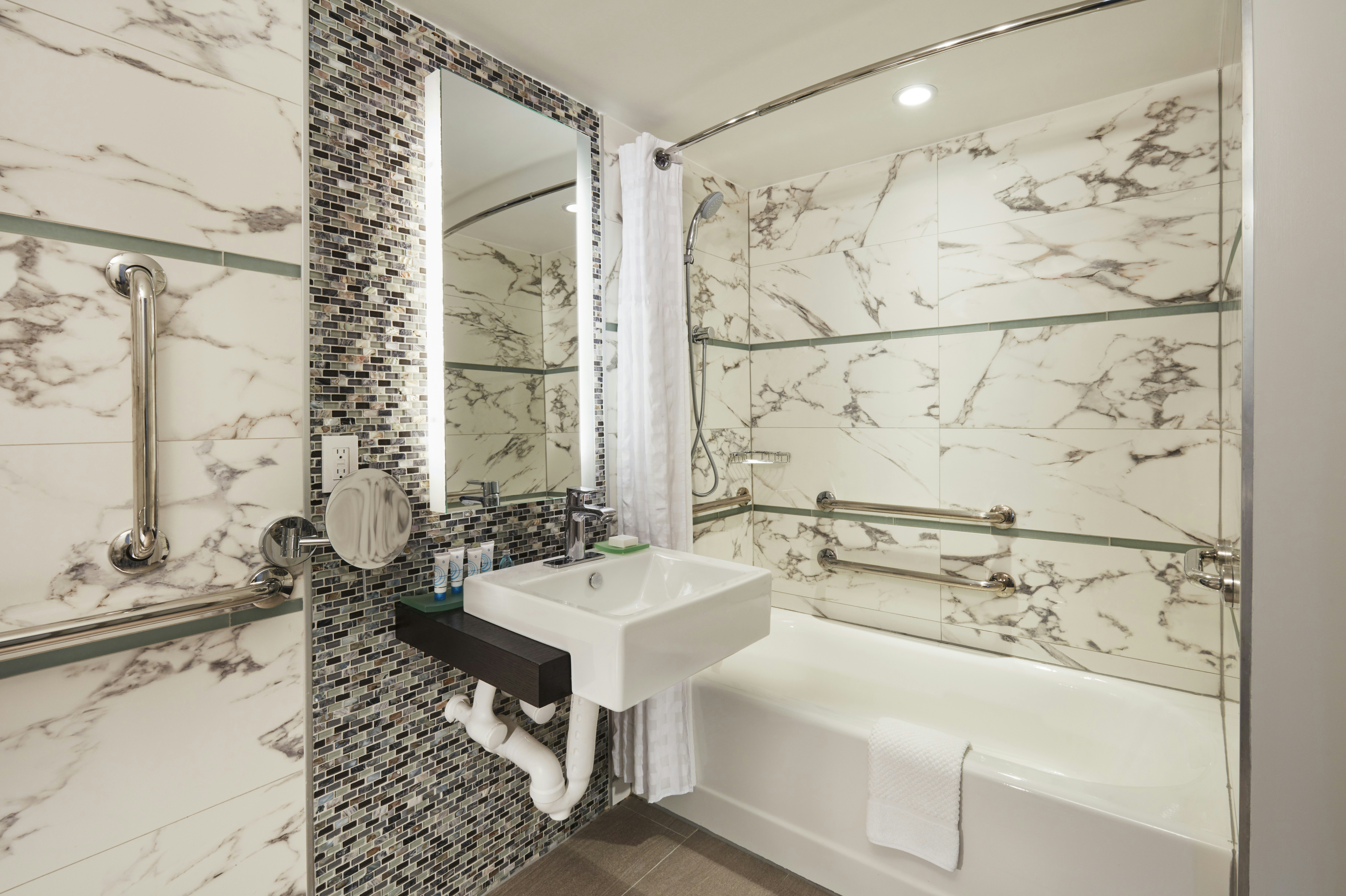 Waterstone Resort And Marina Curio Collection Ex Waterstone Resort Marina A Doubletree By Hilton 55/56