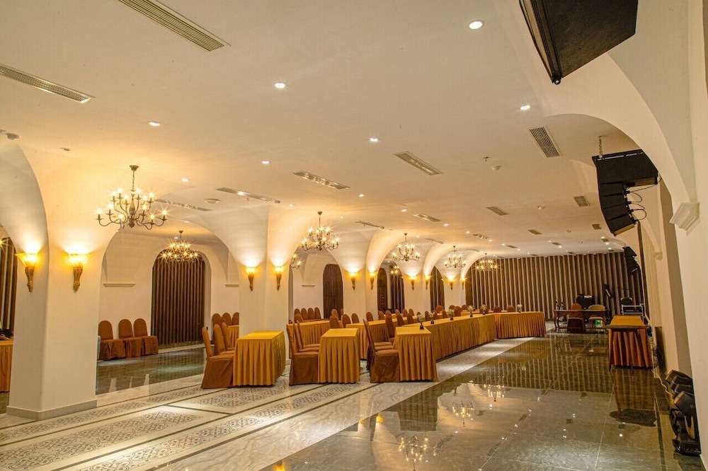 Dong Duong Hotel & Suites 11/50