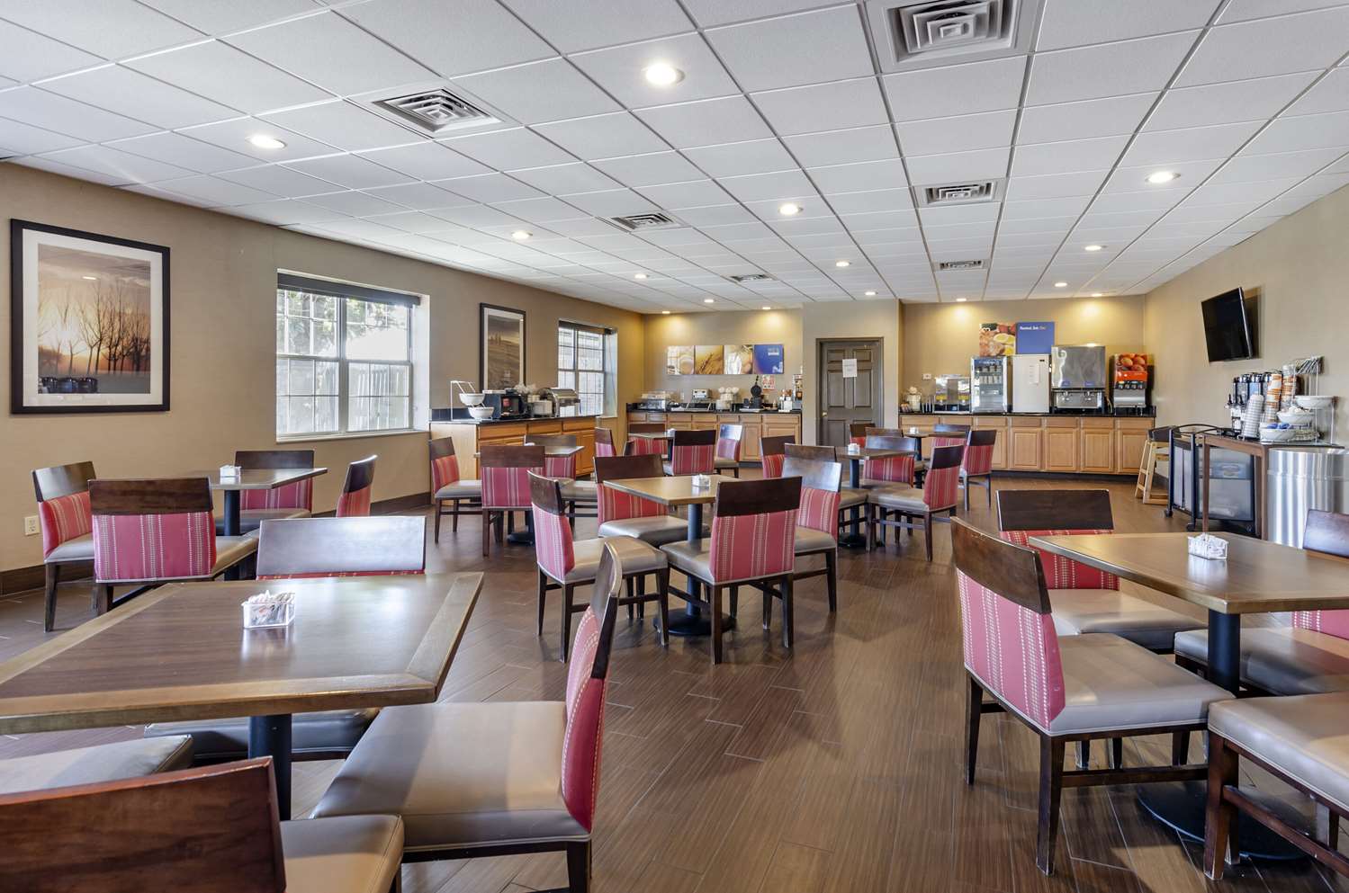 Comfort Inn & Suites Raphine VA 32/34