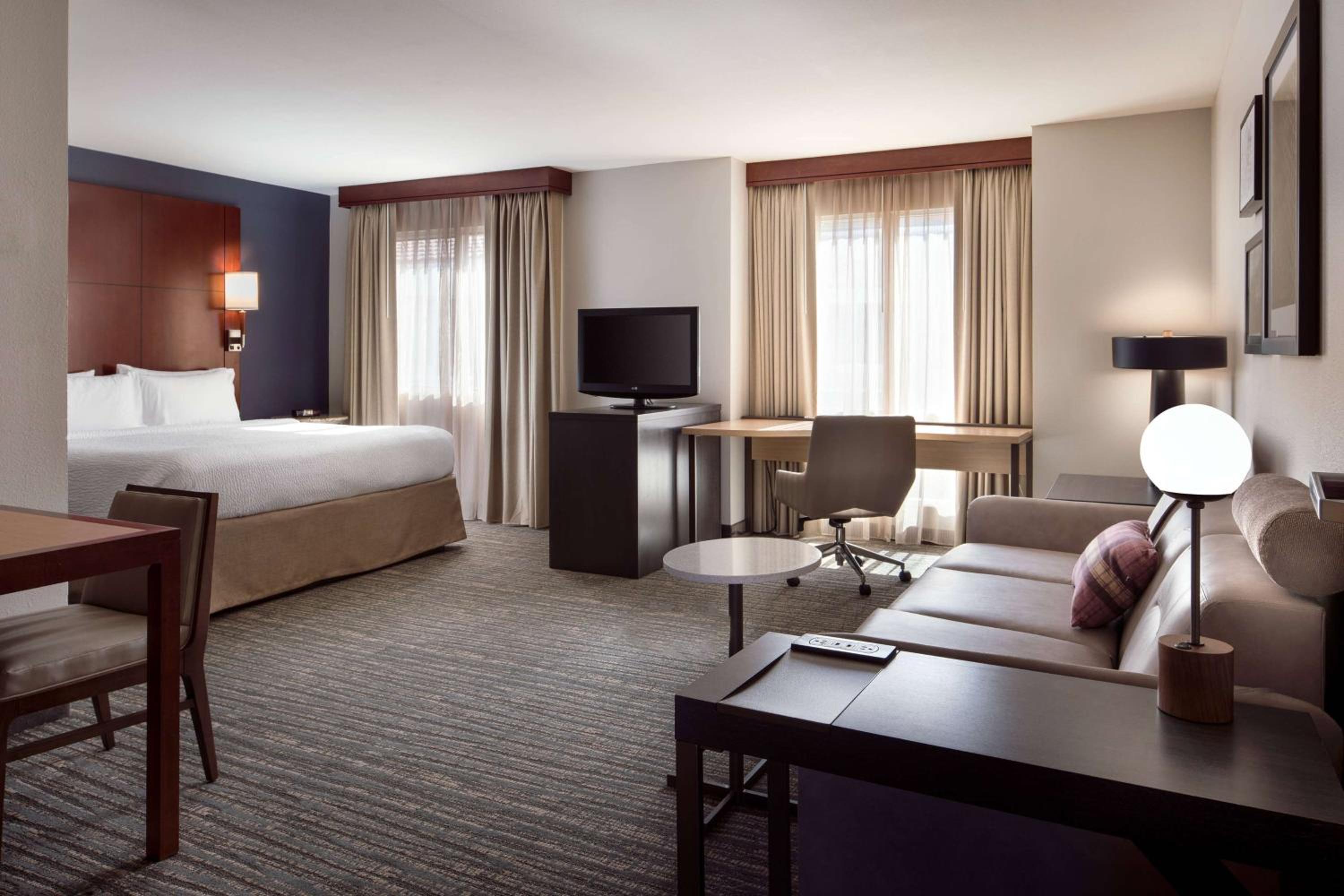 STUDIO, SUITE, KING BED