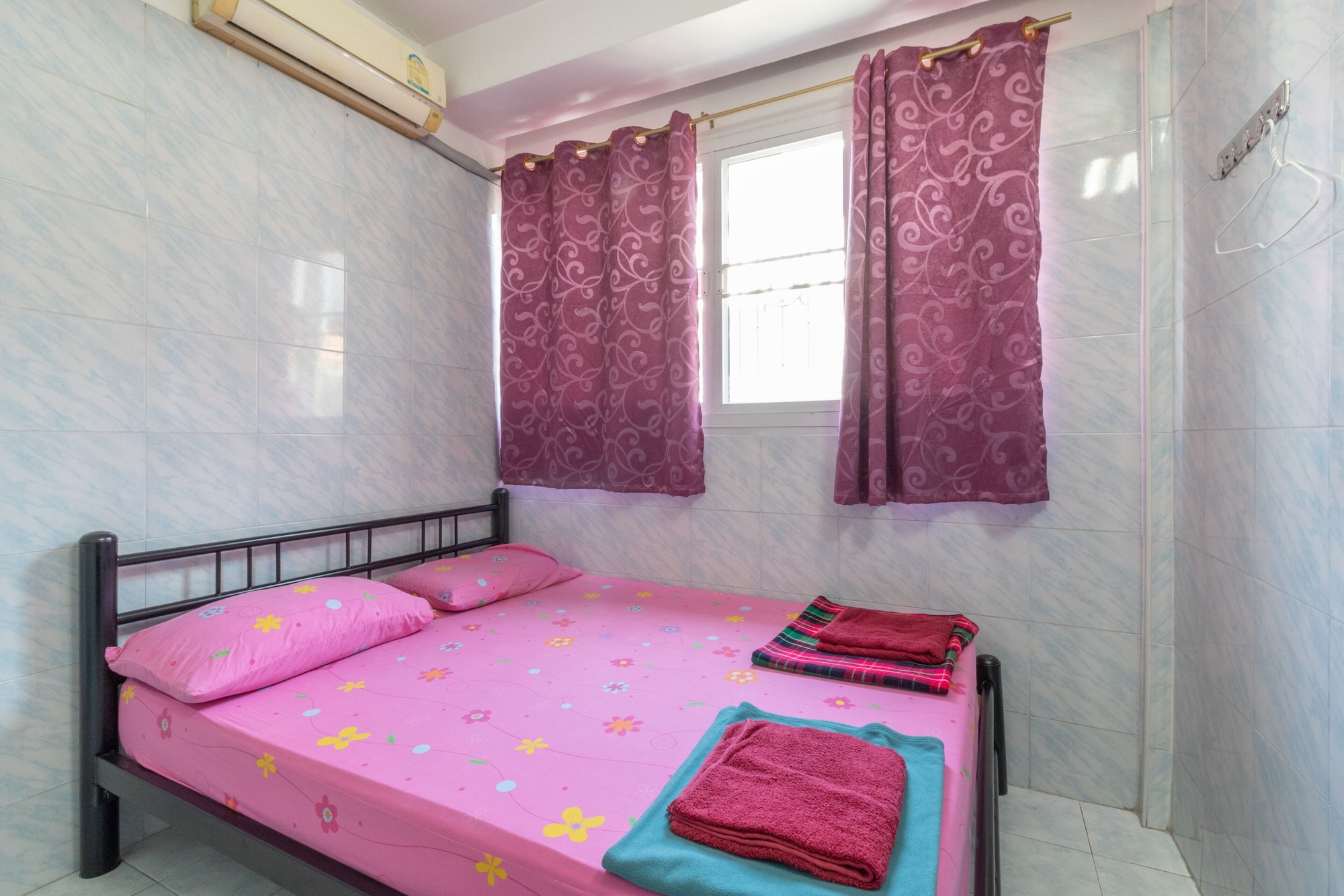 Standard, Double Bed, Shared Bathroom