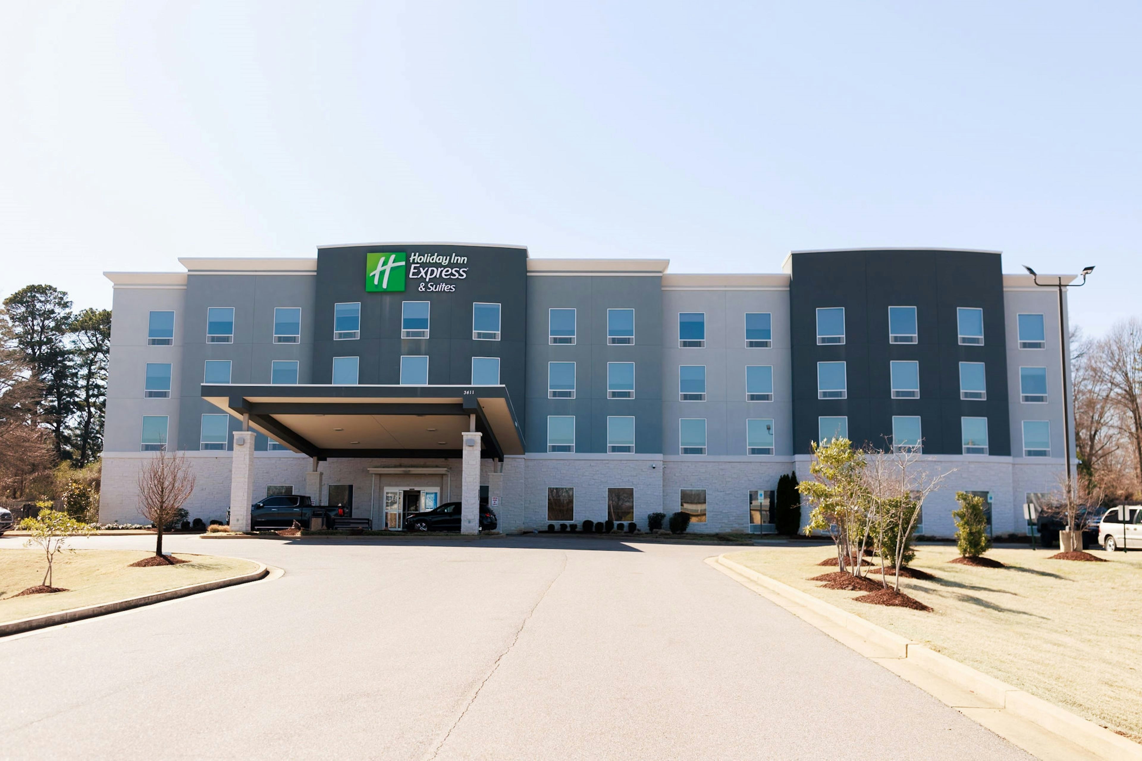 Holiday Inn Express & Suites Memphis Arpt Elvis Presley Blv 4/53
