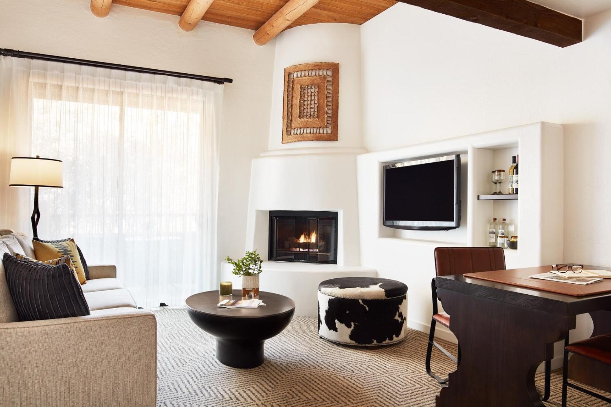 JUNIOR SUITE, KING BED