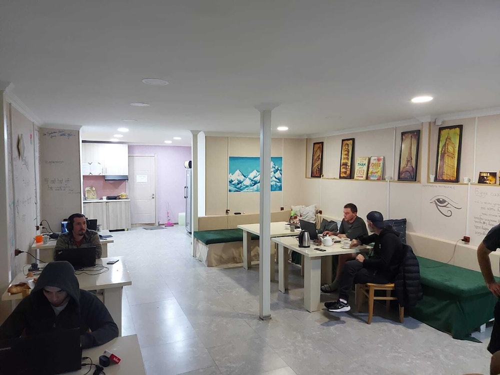 Blossom Hostel 24/42