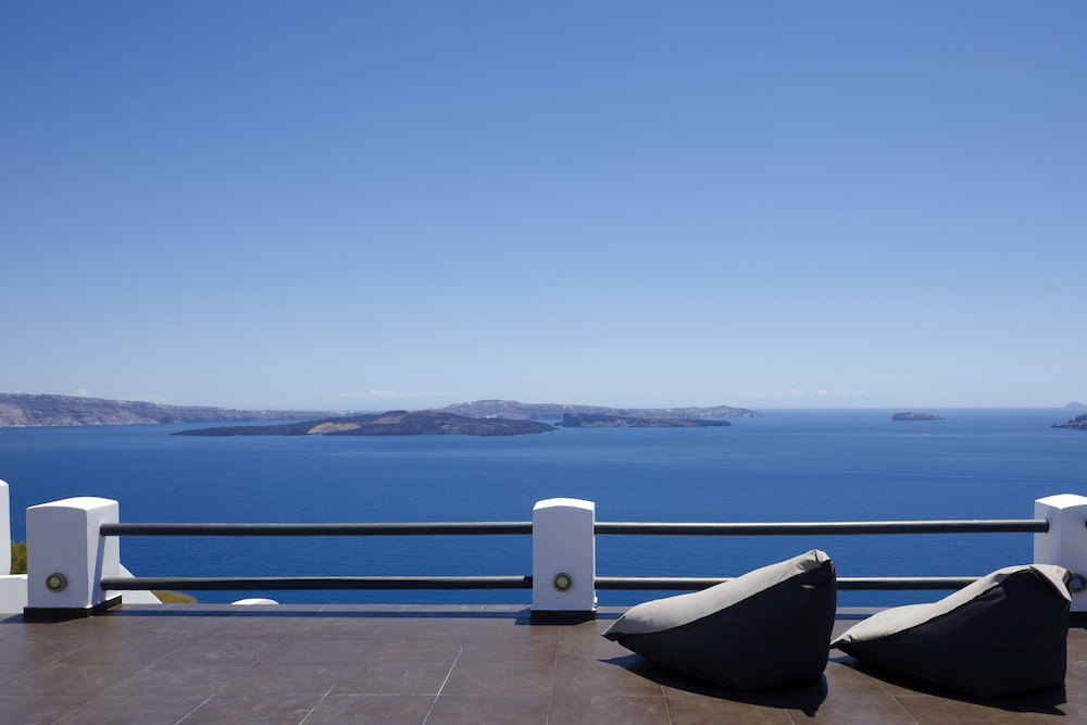 Oia Suites 46/50