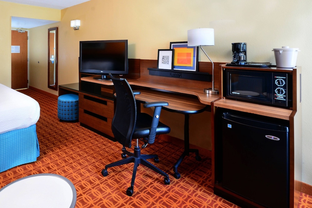 Fairfield Inn And Suites Winston Salem Hanes Mall 66/71