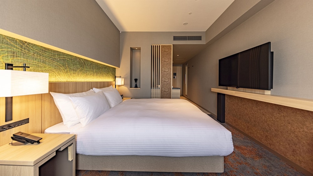 Moderate, Single, Queen Bed