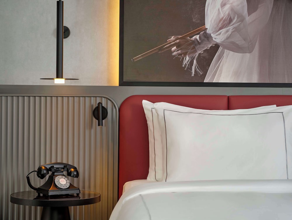 Radisson RED Berlin Kudamm 30/66