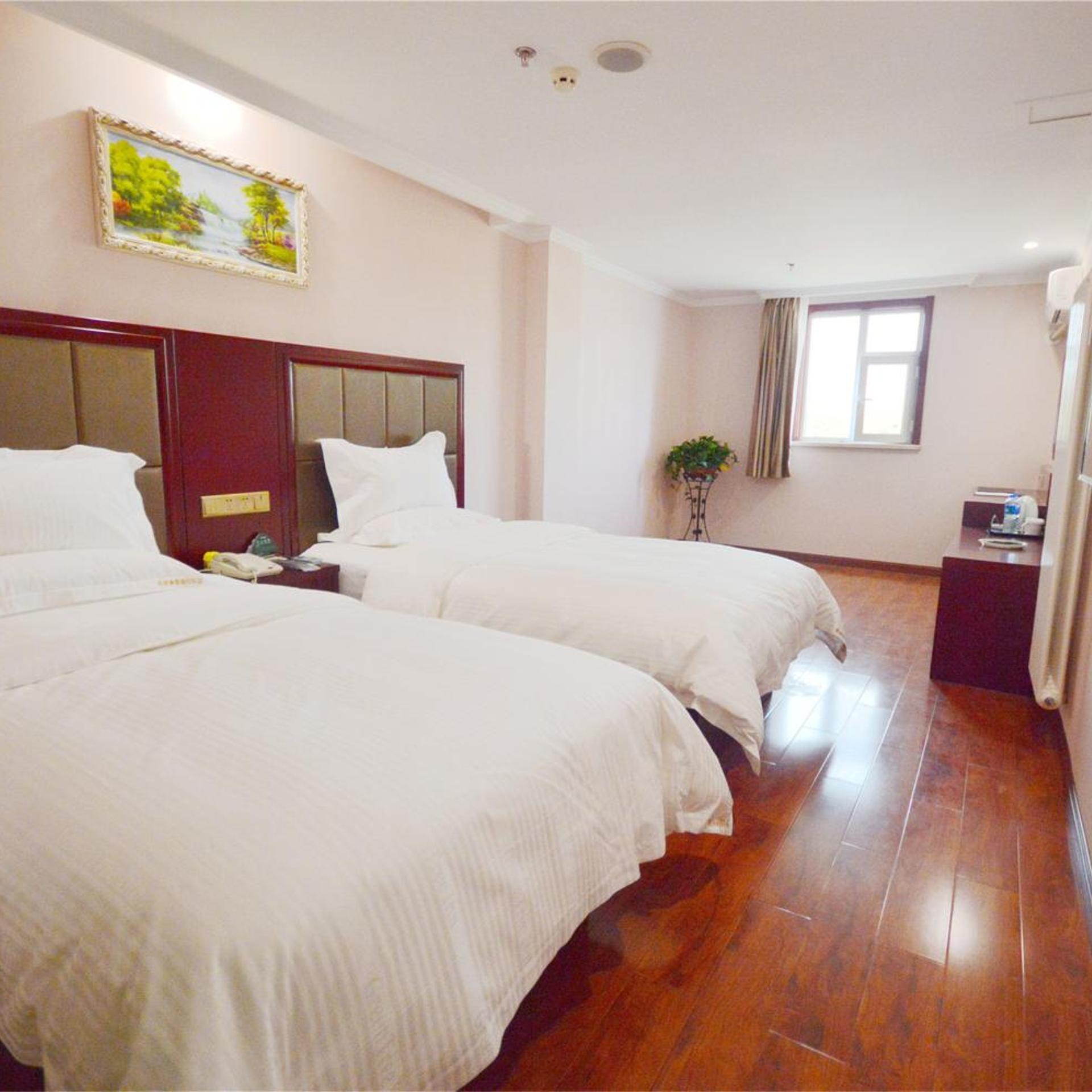GreenTree Inn Anhui Fuyang Railway Station W XianGYAng Road Business Hotel 17/47
