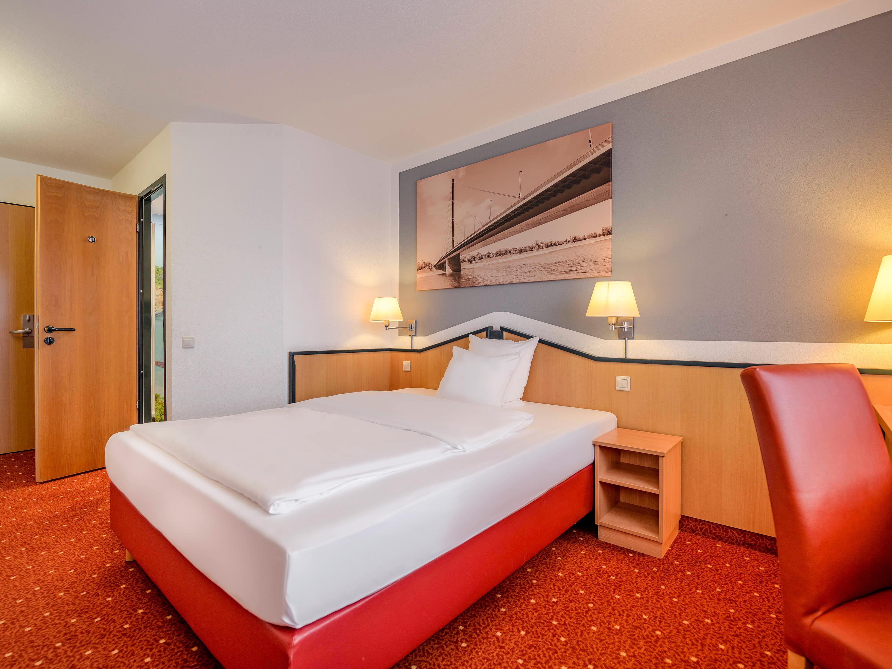 COMFORT, QUEEN BED
