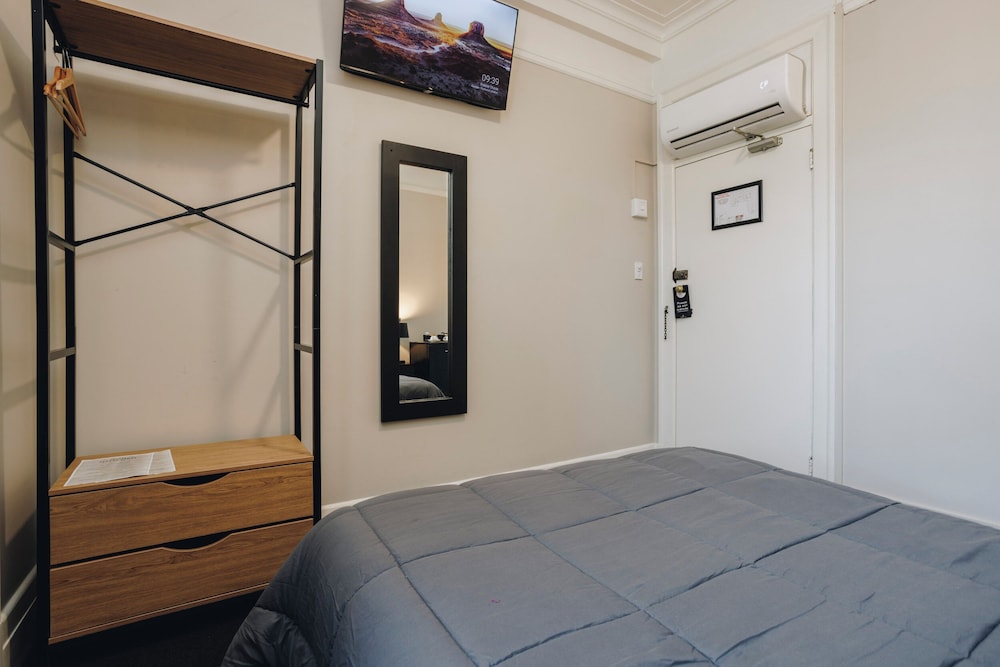 HOTEL GOSFORD 47/64