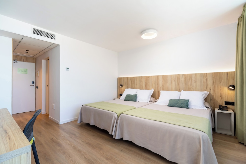 غرفة بسريرين مزدوجين، Ohtels Carabela Beach And Golf Hotel 2/6